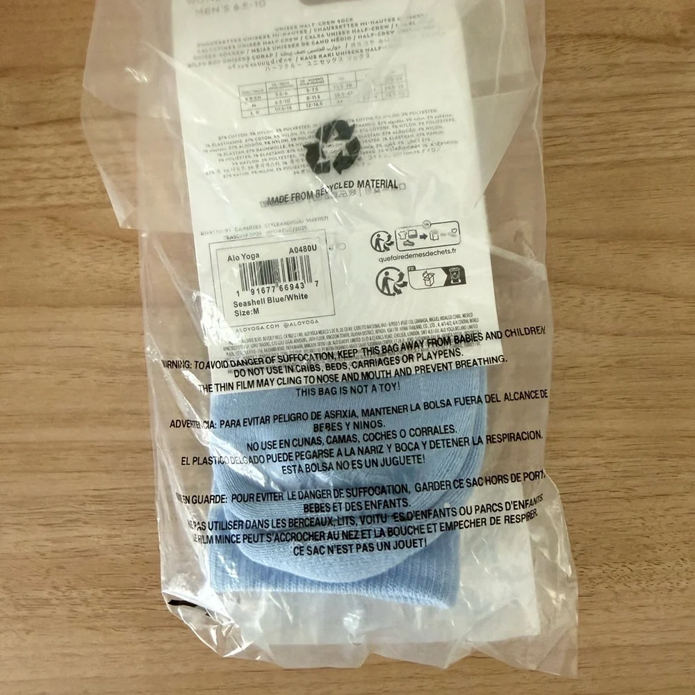ALO Yoga Seashell Blue Half-Crew Socks with White Logo size Medium